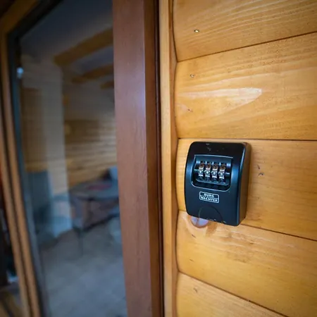 Σπίτι διακοπών Sweet Free Parking, Ac, Rent A Car Visoko