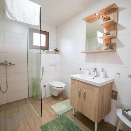 Sweet Free Parking, Ac, Rent A Car Visoko