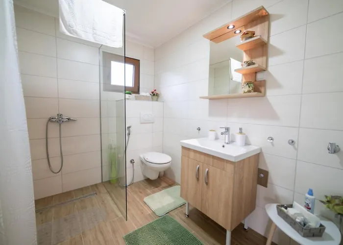 Sweet Free Parking, Ac, Rent A Car Visoko